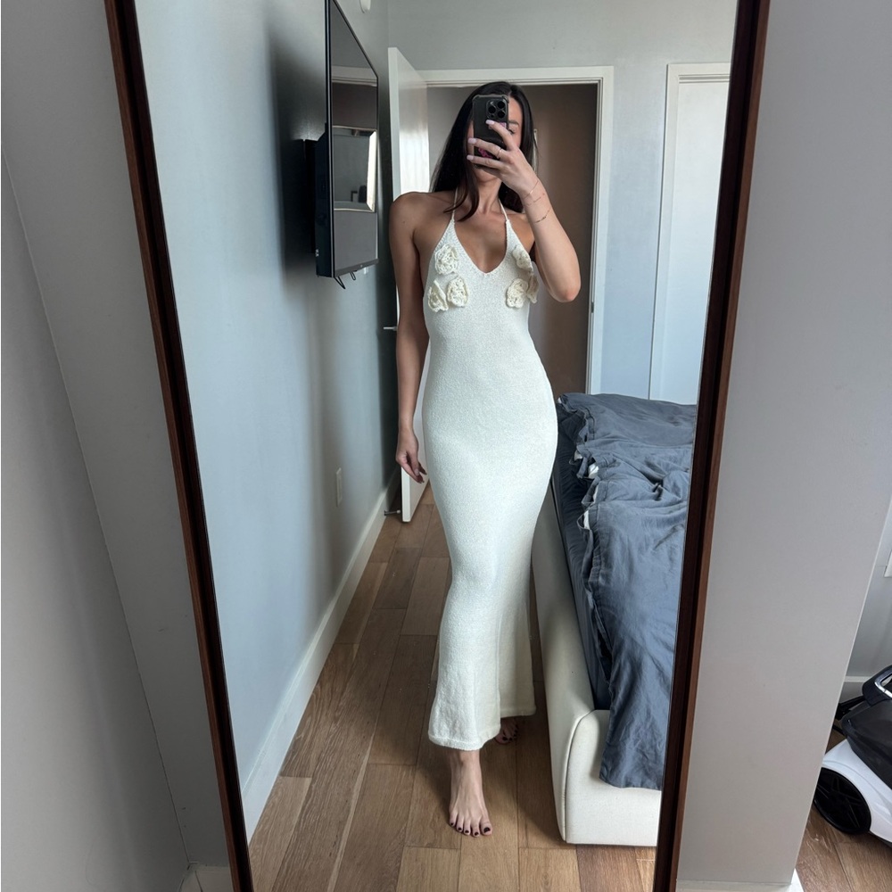 Elegant White Sleeveless Dress